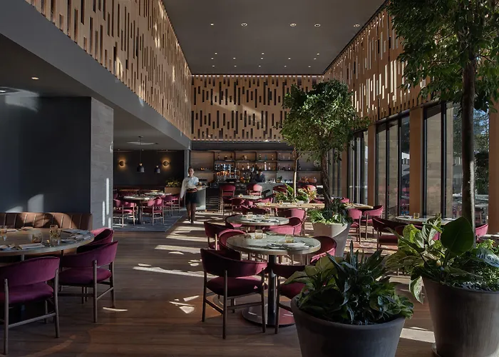 克莱恩蒙塔纳六善酒店